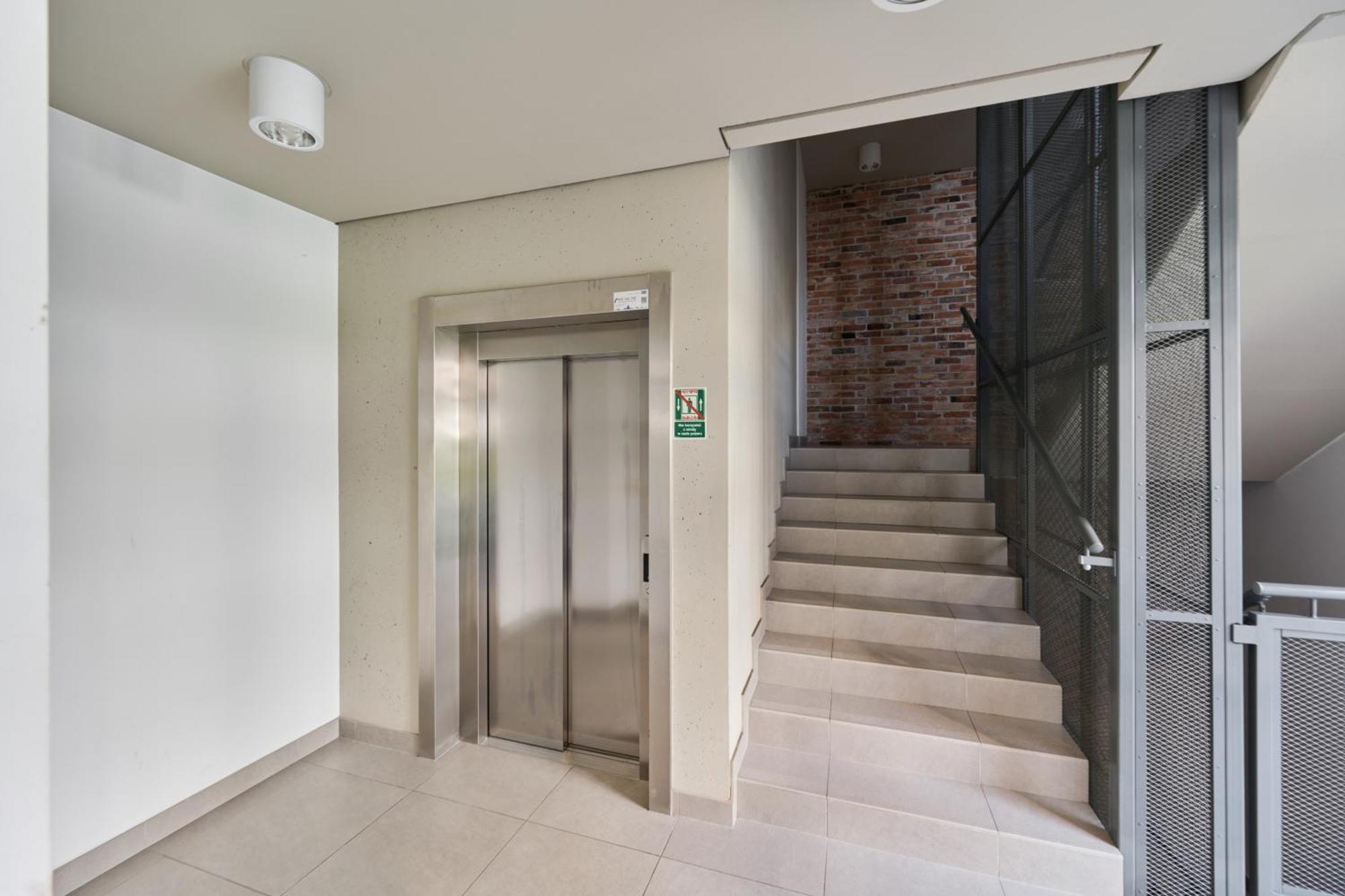 Stylish Kosciuszki Apartaments Near The Market Square With Free Garage Wroclaw By Noclegi Renters Экстерьер фото