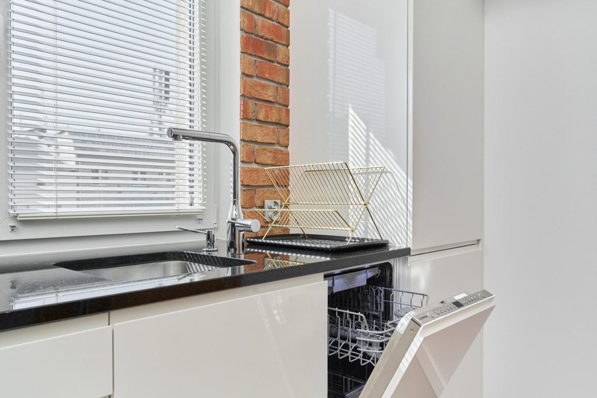 Stylish Kosciuszki Apartaments Near The Market Square With Free Garage Wroclaw By Noclegi Renters Экстерьер фото